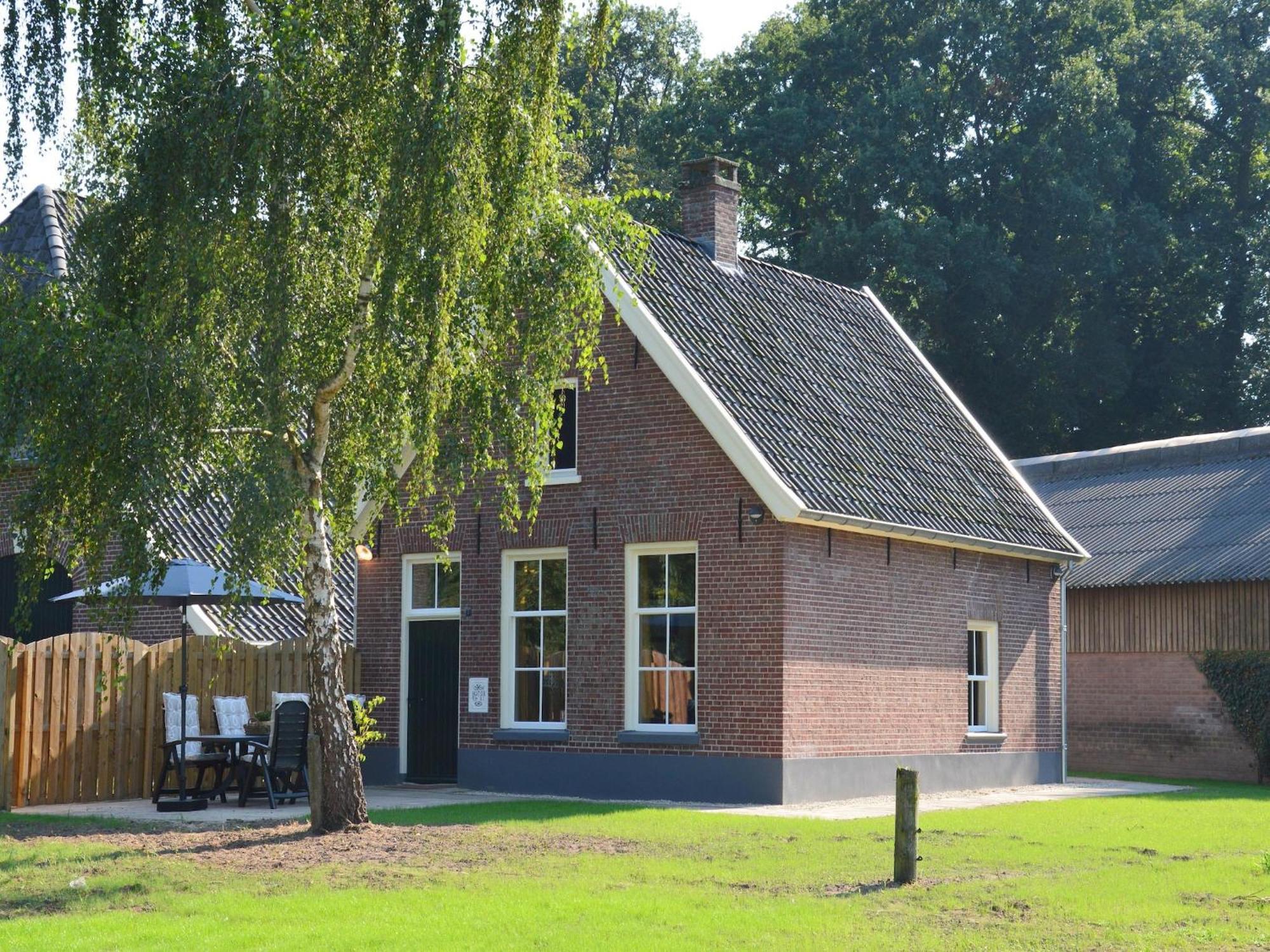 Quaint Farmhouse In Geesteren With Meadow View Zewnętrze zdjęcie